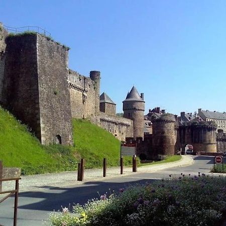 House At The Foot Of The Castle Of Fougeres Exterior foto