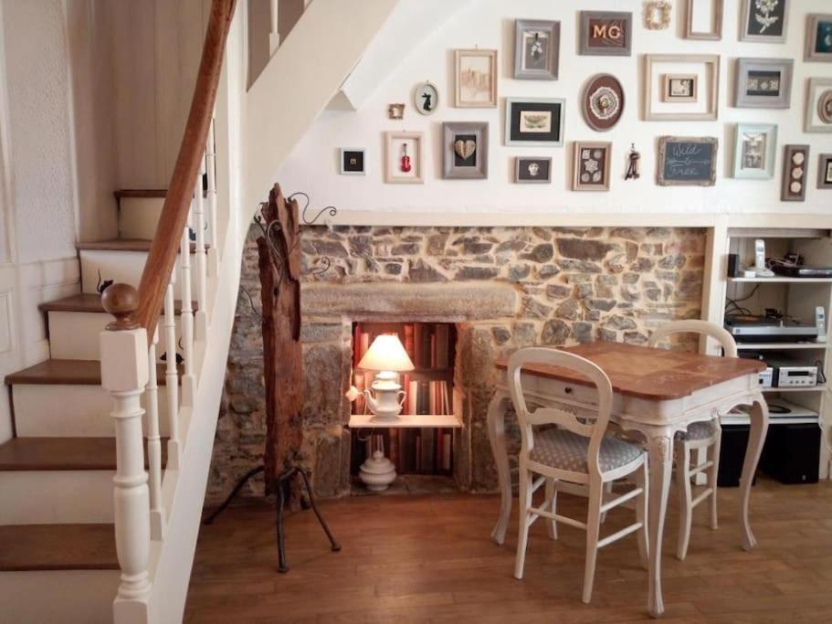 House At The Foot Of The Castle Of Fougeres Exterior foto